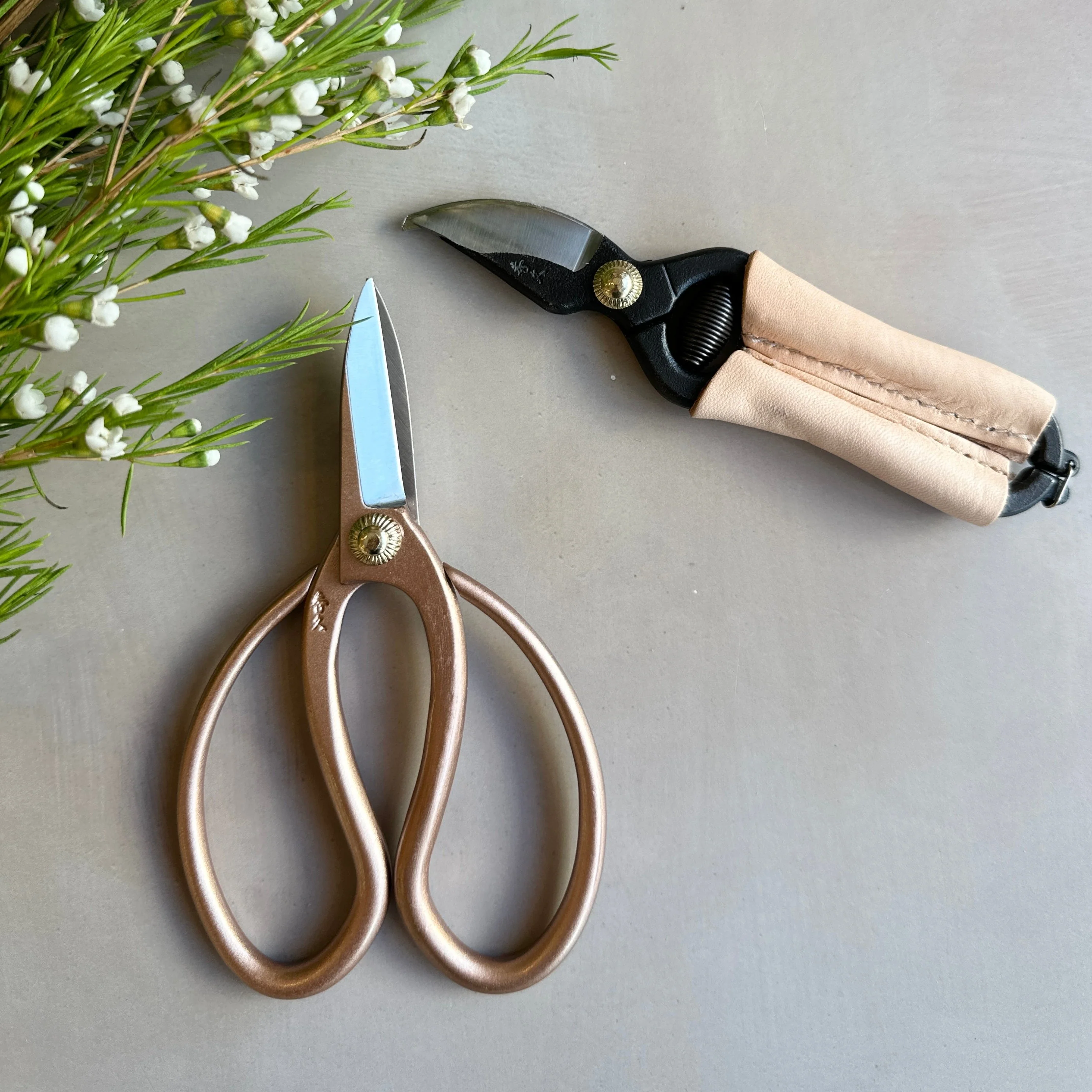 Mini Pruning Shears with Leather Handles - Image 9